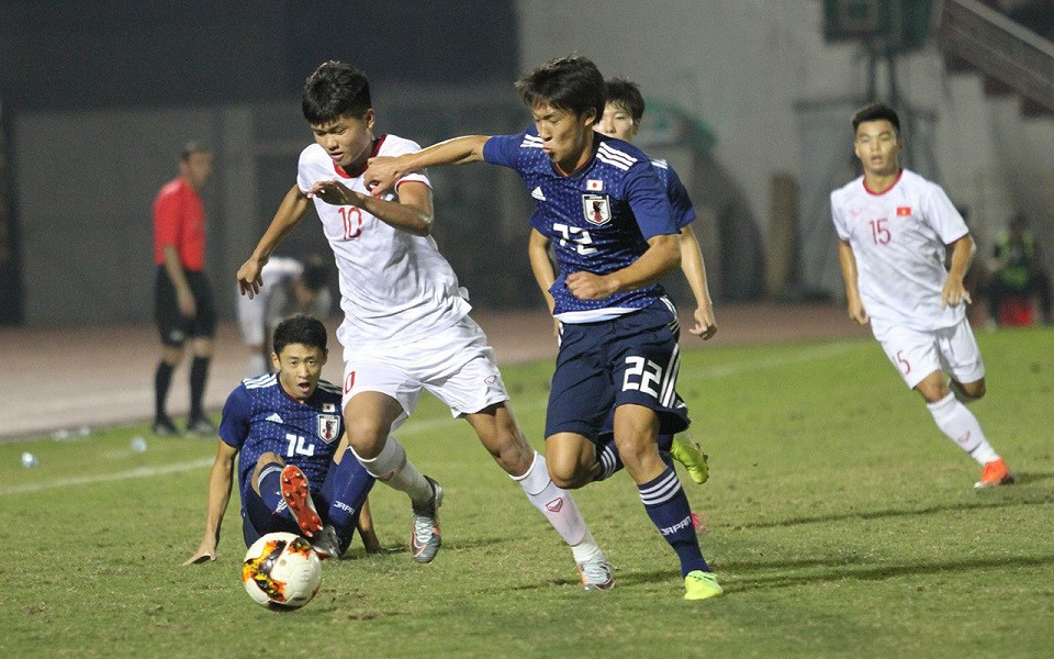 U19 Việt Nam theo ông Troussier đã khoá được lối chơi của U19 Nhật Bản trong trận này (ảnh: Trọng Vũ)