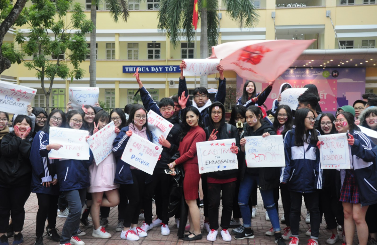 Các quận dân cư với chiến dịch tranh cử rất công phu cho Đại sứ.