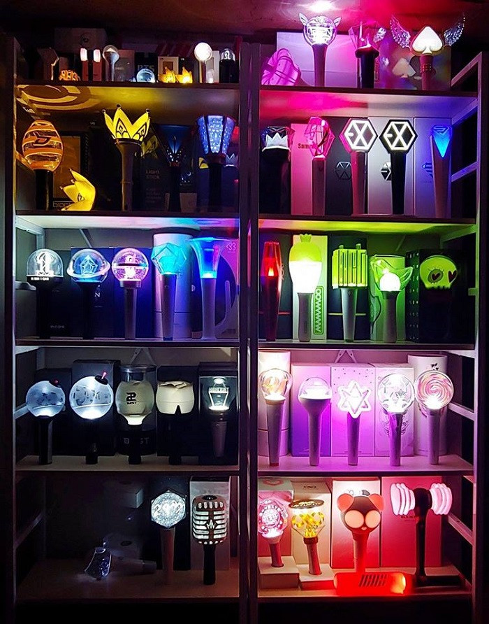 Bộ sưu tập lightstick từng gây sốt của một fan K-Pop.