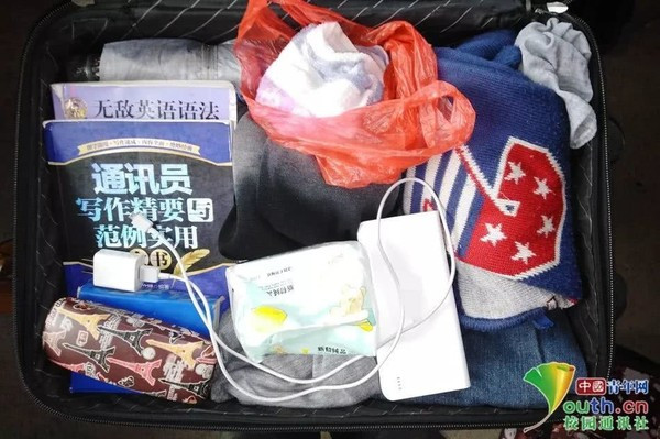 Quần áo cho mình và quà Tết cho bố mẹ, cho đứa em ở nhà.