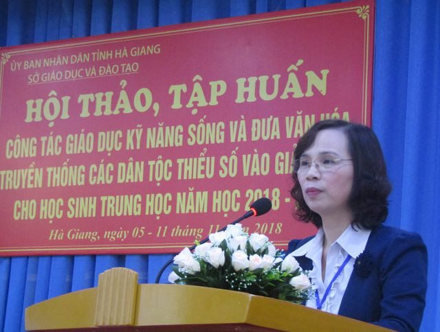 Bà Triệu Thị Chính trong một cuộc hội thảo do Sở Giáo dục và Đào tạo Hà Giang tổ chức năm 2018. Ảnh: Sở GD&ĐT Hà Giang. Bà Triệu Thị Chính trong một cuộc hội thảo do Sở Giáo dục và Đào tạo Hà Giang tổ chức năm 2018. Ảnh: Sở GD&ĐT Hà Giang.