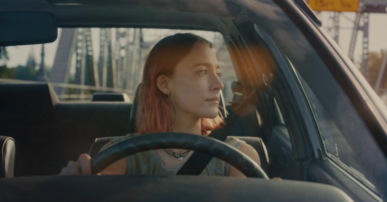 Christine đã lái xe ngang qua thành phố mẹ cô đã sống.