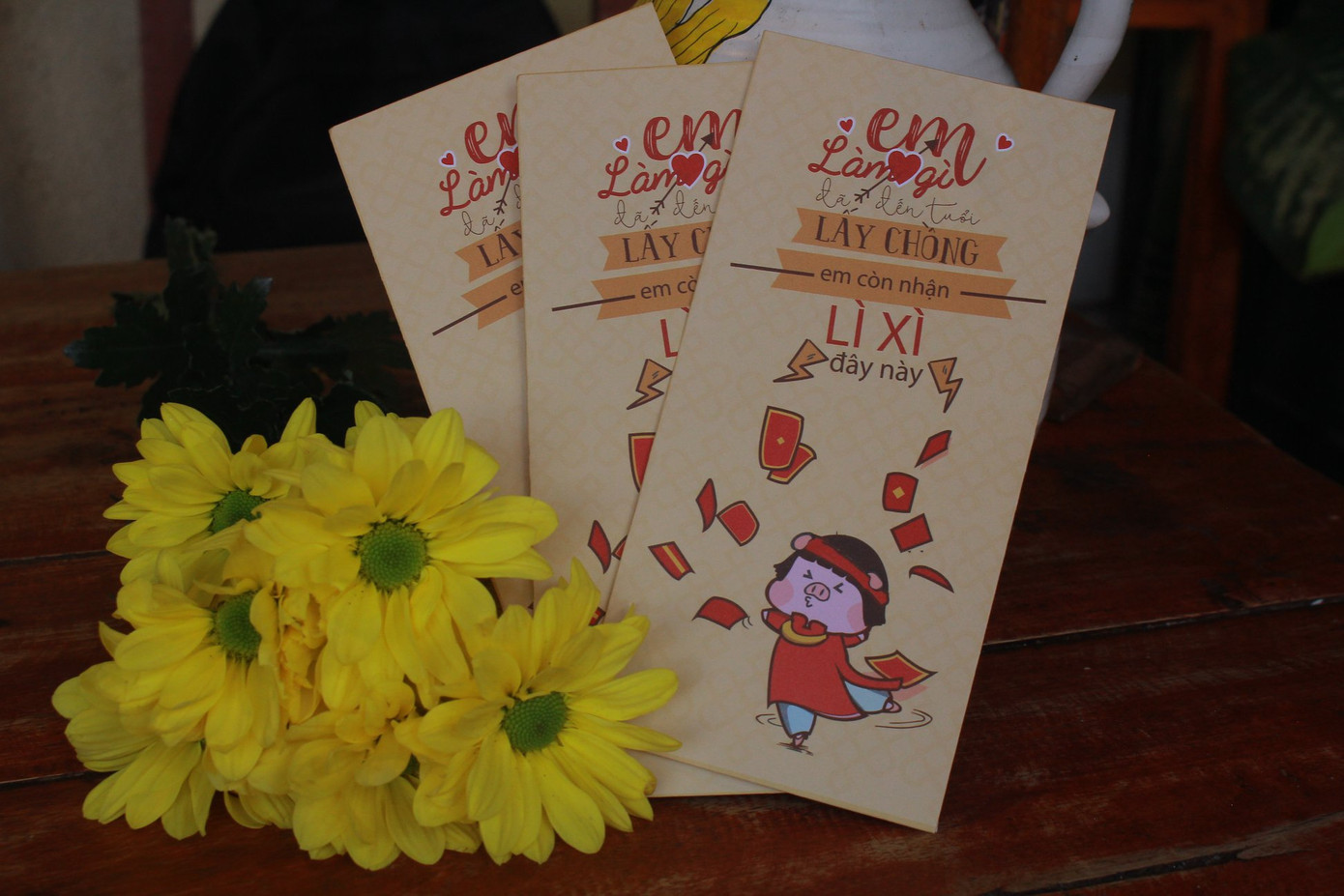 “Em làm gì đã đến tuổi lấy chồng, em còn nhận lì xì đây này” dành cho hội hết tuổi thiếu nhi.