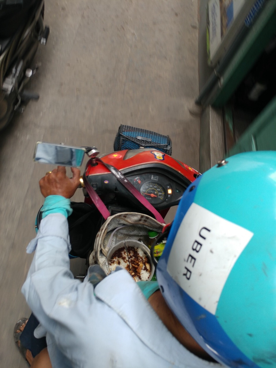 "Mình phải coi trọng công việc của mình chớ!"