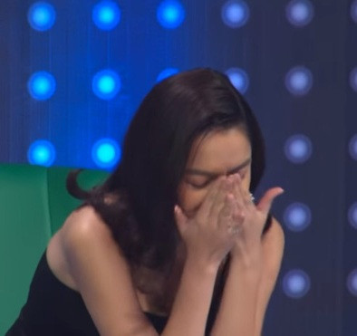 Phản ứng của cô khi Trấn Thành đọc sai tên được trang tin này ghi lại.