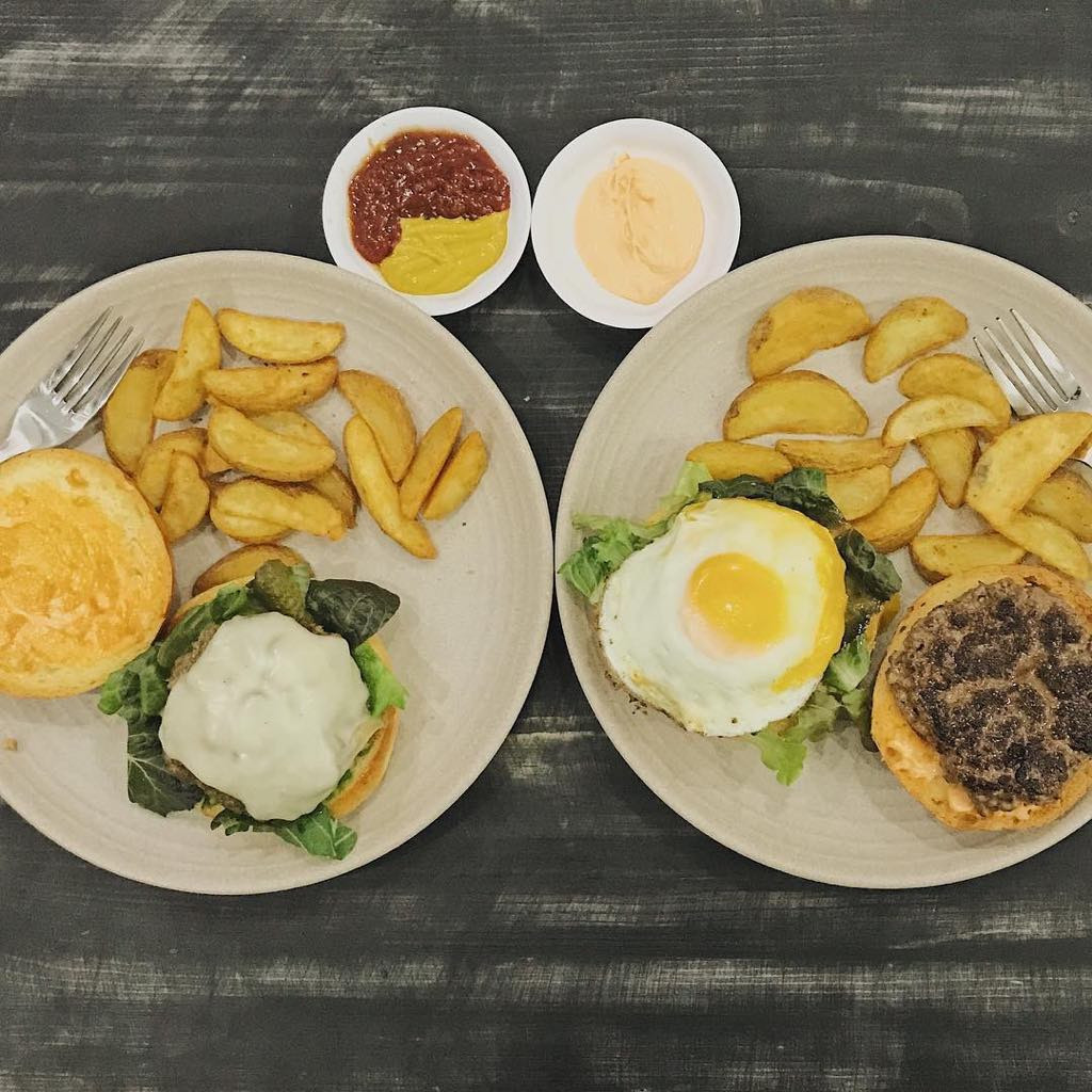 Món này chill phết - Trứng benedict kết hợp cùng khoai tây chiên