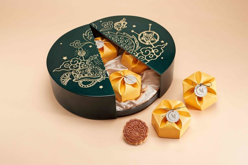 Khác với hình ảnh gỗ mộc mọi năm, Moon n Sun năm nay cũng cho ra kiểu hộp độc đáo với hợp trend