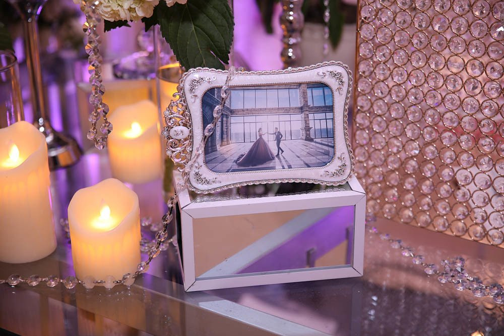 Tối nay 1/12, Ưng Hoàng Phúc và bà xã Kim Cương chính thức về chung một nhà sau 6 năm chung sống.