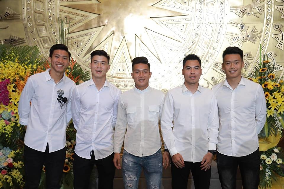 Các cầu thủ đại diện cho tuyển U23 Việt Nam đến dự lễ trao giải VTV Award 2018.