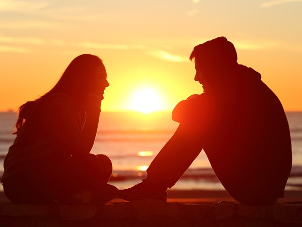 Lắng nghe mà không phán xét mới là cách để thấu hiểu người khác.