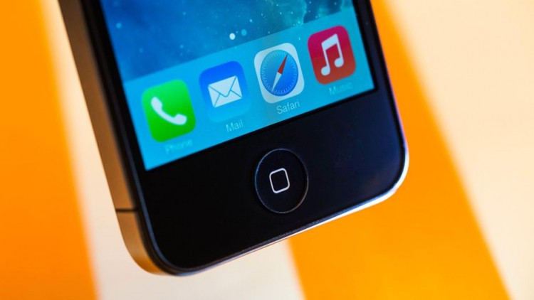 iPhone 4s (2011): Ở iPhone 4s, chữ “S” là “Siri”. Với chiếc máy này Apple đã nâng tính năng trợ giúp giọng nói vốn không được dùng nhiều lúc bấy giờ lên một tầm cao mới.