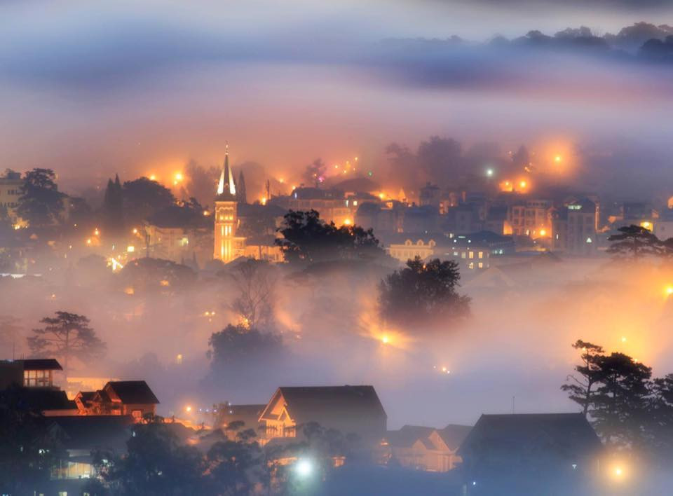 Đà Lạt mộng mơ trong làn sương thu khiến lòng người buồn man mác, nhớ thương đến lạ!