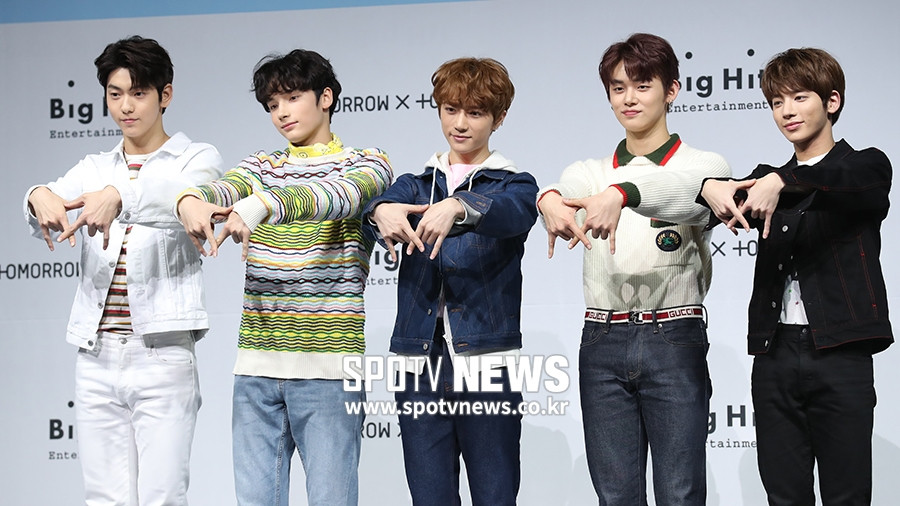 Và các chàng trai TXT mặc đồ đơn giản khỏe khoắn thì cũng đẹp lắm đó.