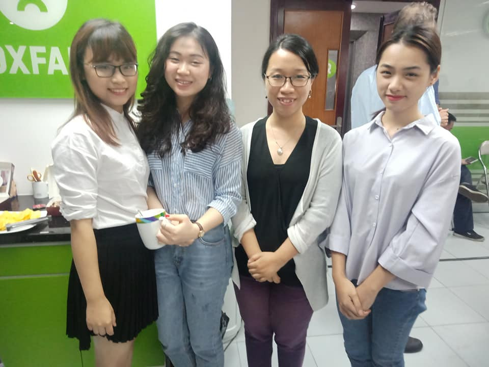 Giảng viên, ThS. Trần Hồng Hạnh (Thứ 3, từ trái sang) và sinh viên K4 Giới và Phát triển trong buổi thảo luận về Giới và Môi trường với tổ chức Oxfam Việt Nam. Giảng viên, ThS. Trần Hồng Hạnh (Thứ 3, từ trái sang) và sinh viên K4 Giới và Phát triển trong buổi thảo luận về Giới và Môi trường với tổ chức Oxfam Việt Nam.