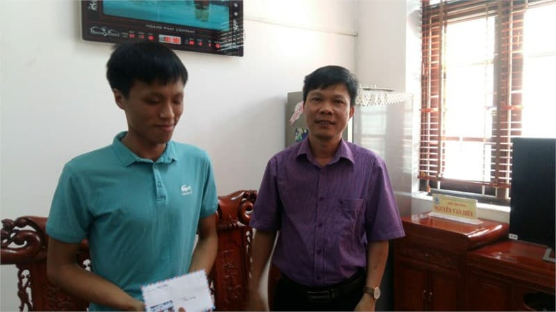 Thủ khoa khối A năm nay là bạn Vương Xuân Hoàng (Bắc Ninh), với 9.8 môn Toán, 9.5 môn Lý và 9.75 điểm môn Hóa học (tổng điểm 3 môn 29.05).