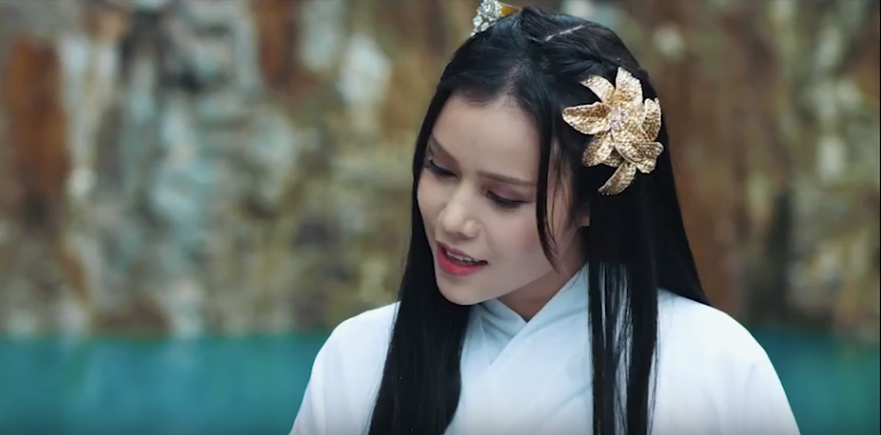 Hồng Gấm có nội lực giọng hát tốt và từng được kiểm chứng qua các cuộc thi.