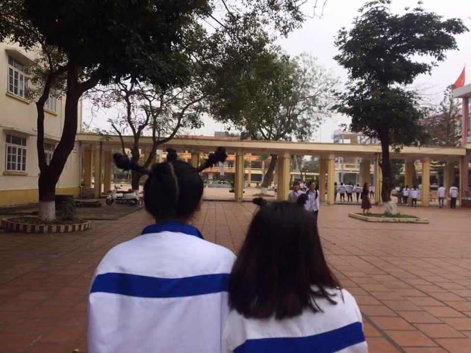 Đôi bạn cùng tiến
