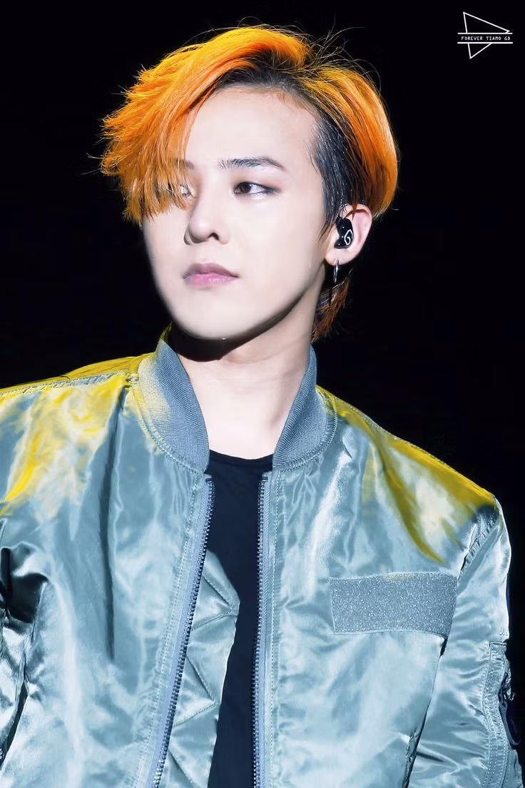 G-Dragon chẳng ngại chơi cùng màu chói, tóc cam cũng là chuyện thường thôi.