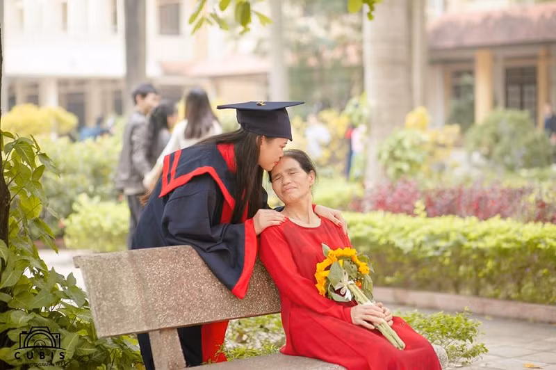 Con cám ơn mẹ nhiều lắm.