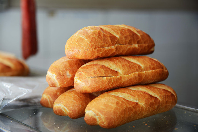 … cho đến bánh mì đều do tiệm tự sản xuất.