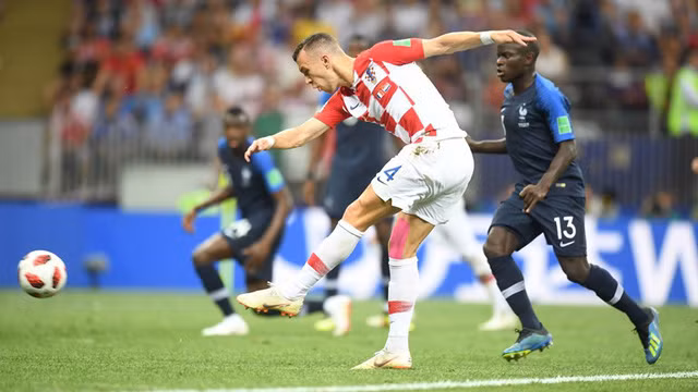 Pha gỡ hoà của Perisic.