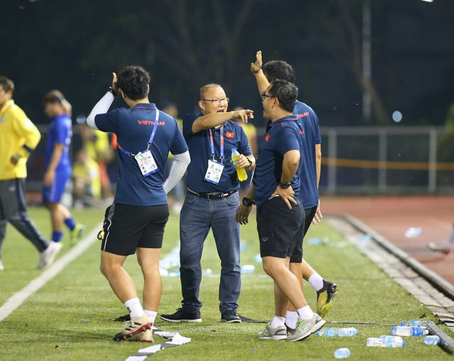 Vị chiến lược gia người Hàn Quốc phấn khích khi tuyển Việt Nam đã vượt qua vòng bảng SEA Games 30.