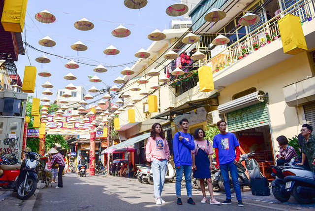 Được biết, những chiếc nón lá được trưng bày cho đến hết ngày 2/12.