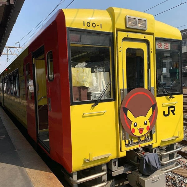 Chiếc tàu hỏa ở Nhật Bản gây "sốt" vì được trang trí hình Pikachu đáng yêu. Chiếc tàu hỏa ở Nhật Bản gây "sốt" vì được trang trí hình Pikachu đáng yêu.