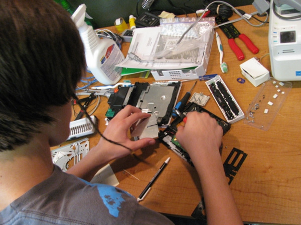 Lớn lên trong hoàn cảnh khó khăn khiến chúng ta học được cách khéo xoay xở.