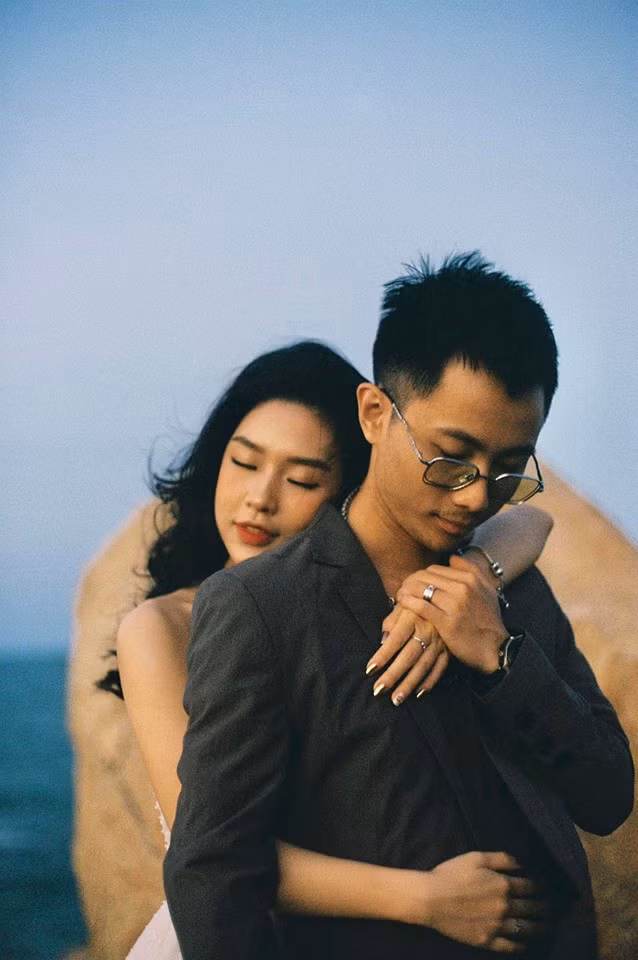 Trước khi về chung một nhà, cặp đôi đã có gần hơn 2 năm hẹn hò cùng với sự ủng hộ nhiệt tình của khán giả.