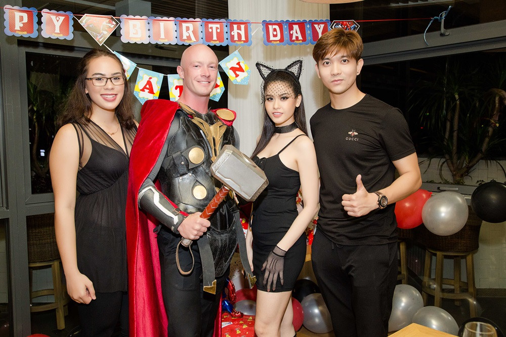 Vợ chồng Trương Quỳnh Anh - Tim tự tay trang trí tiệc sinh nhật cho con trai ảnh 6