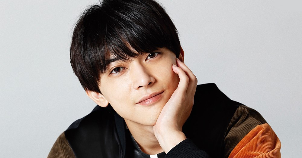 Khi trưởng thành, nét cười vẫn còn nguyên vẹn. Theo năm tháng, Yoshizawa Ryo chỉ càng đẹp trai hơn mà thôi.