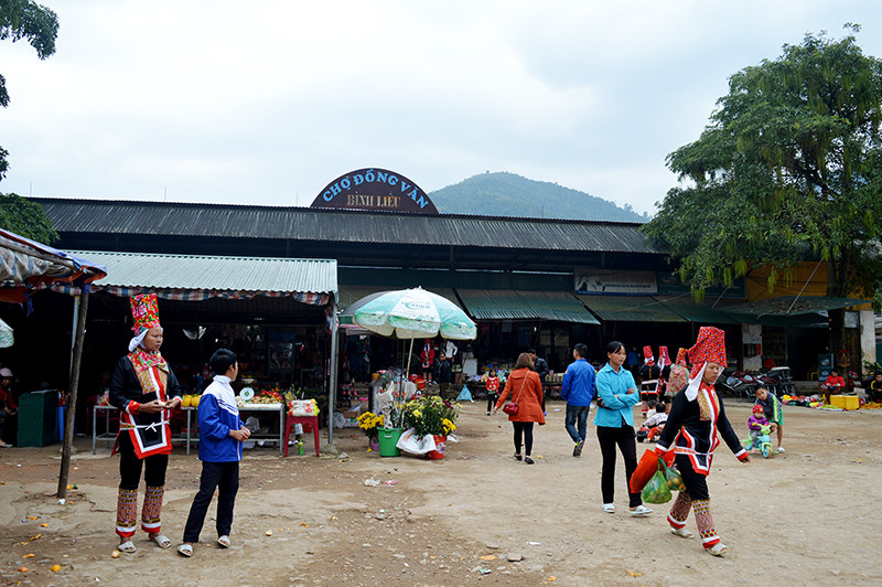 Chợ Đồng Văn bao la món ngon.