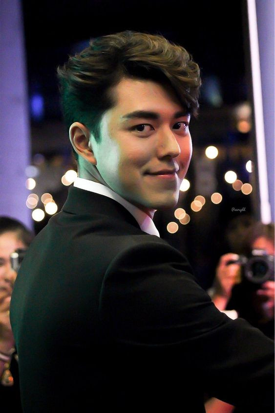 Chỉ nhìn nhau 1 giây thôi mà nhớ nhau cả đời.