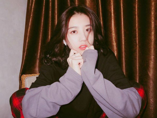 Thậm chí nhiều người còn hào phóng gọi cô là mỹ nhân hàng đầu, mỹ nhân toàn diện...vì cô được trời phú cho nhan sắc lẫn tài năng.