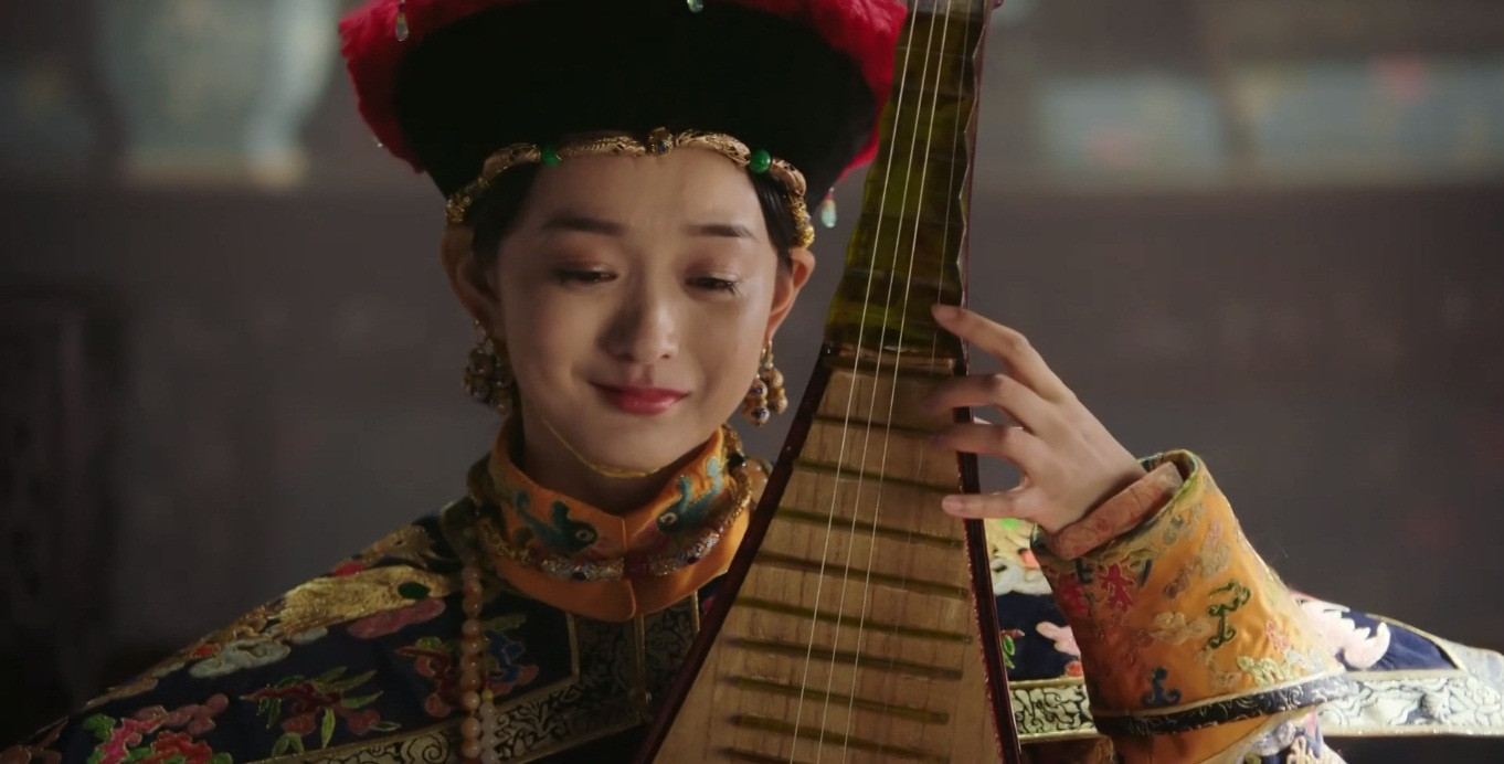 Bạch Nhị Cơ từ đầu cho đến cuối chỉ là quân cờ trong tay người khác, cuối cùng chết trên cây đàn tì bà yêu thích của mình.