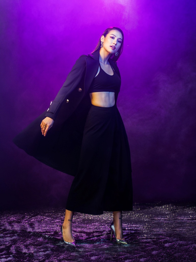 Với sắc tím quyến rũ, các cô gái như Lilly Nguyễn toát lên sự cuốn hút.