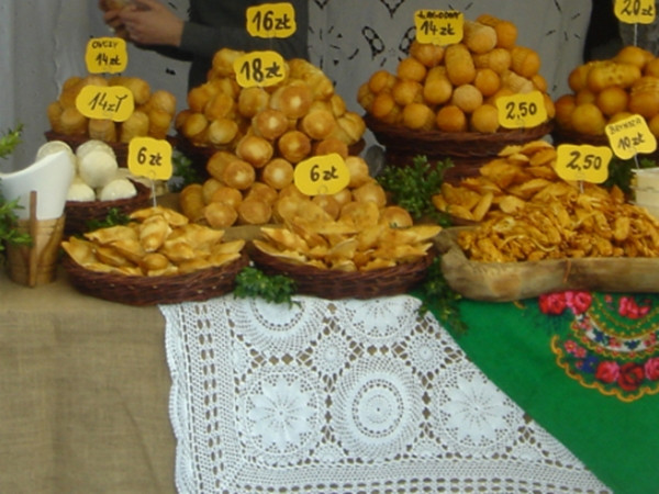 Bố tôi rất thích mua hàng của những người bán có vẻ khó khăn.