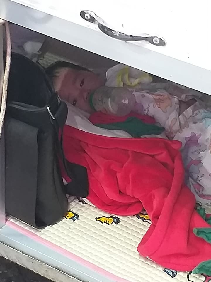 Mẹ ơi, con ngoan lắm, sẽ chẳng khóc đâu!