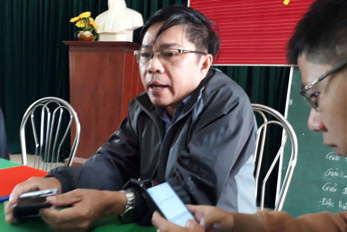 Thầy Đoàn Quang Vinh - Hiệu trưởng trường THPt Nguyễn Hữu Thuận. Ảnh: Vietnamnet