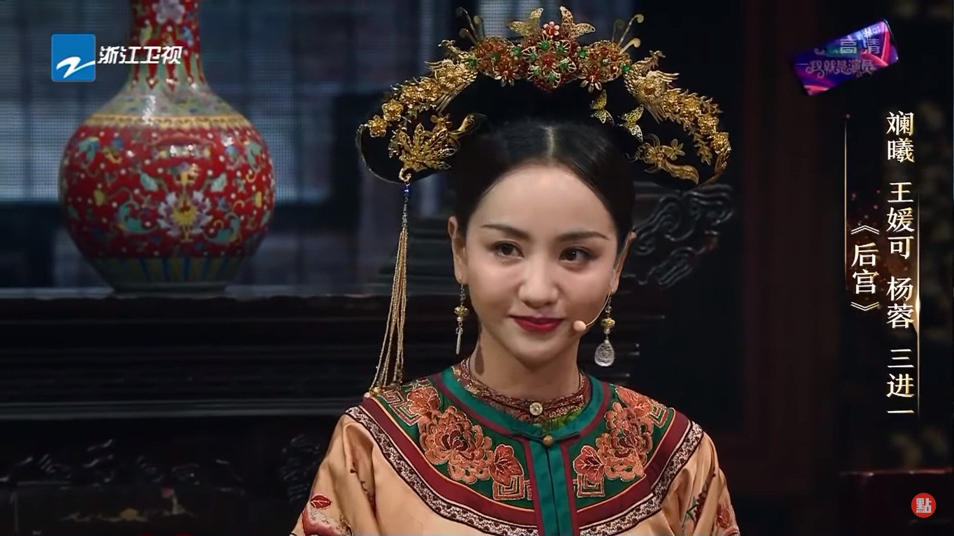 Dương Dung tham gia 