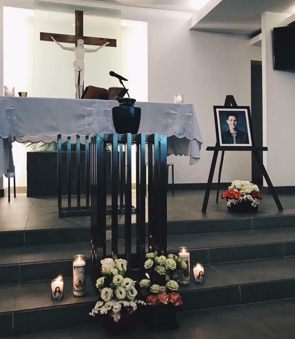 Cô ấy phải rời xa bạn trai khi cả hai yêu nhau rất nhiều và trải qua những thời khắc đẹp nhất.