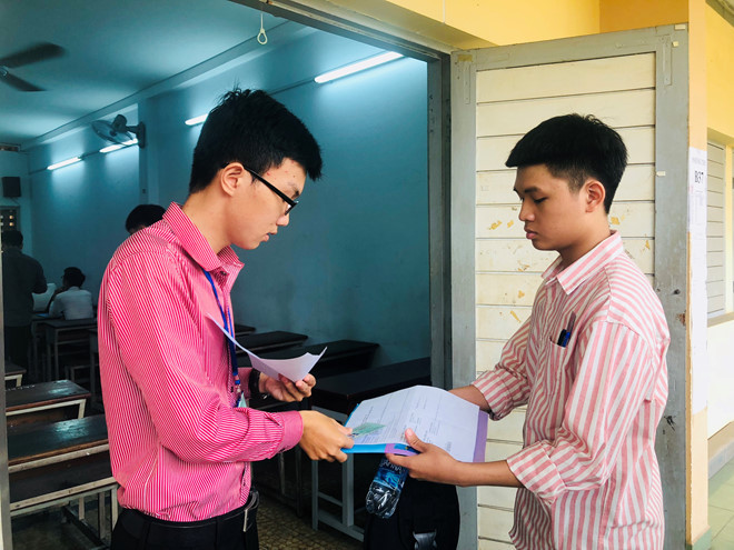 Kỳ thi đánh giá năng lực ĐH Quốc gia TP.HCM tại điểm thi Trường ĐH Khoa học tự nhiên TP.HCM. Ảnh: HÀ ÁNH. Kỳ thi đánh giá năng lực ĐH Quốc gia TP.HCM tại điểm thi Trường ĐH Khoa học tự nhiên TP.HCM. Ảnh: HÀ ÁNH.
