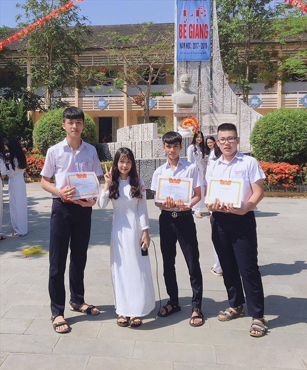 Dù bạn không cao nhưng không sao, bạn vẫn trở thành nhân tố nổi bật nhất nhóm. Dù bạn không cao nhưng không sao, bạn vẫn trở thành nhân tố nổi bật nhất nhóm.