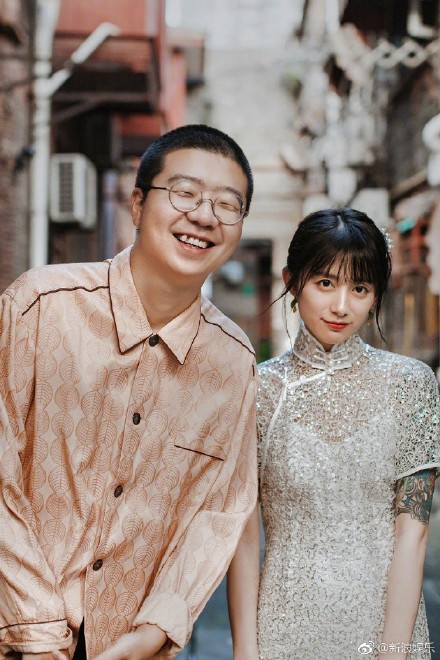 Cả hai chứng minh họ là cặp trai tài, gái sắc.