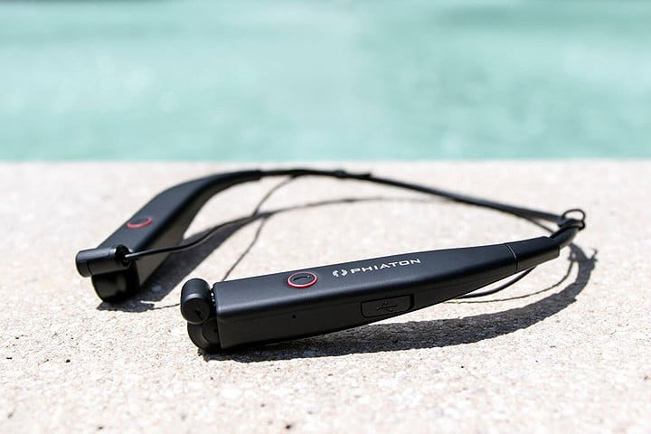 Phiaton BT 100 NC gây sự chú ý nhờ khả năng giảm tiếng ồn tốt và tuổi thọ pin dài.