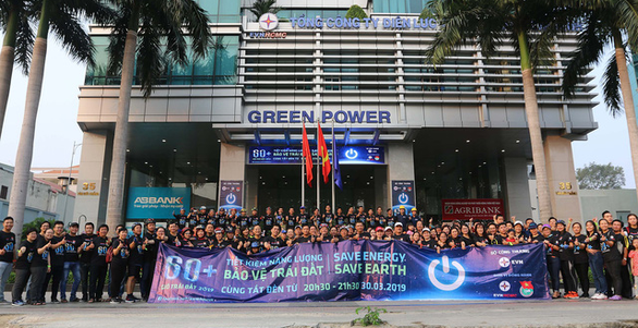 Hơn 200 người của Tổng Công ty Điện lực TP.HCM tham gia ra quân Giờ trái đất 2019.