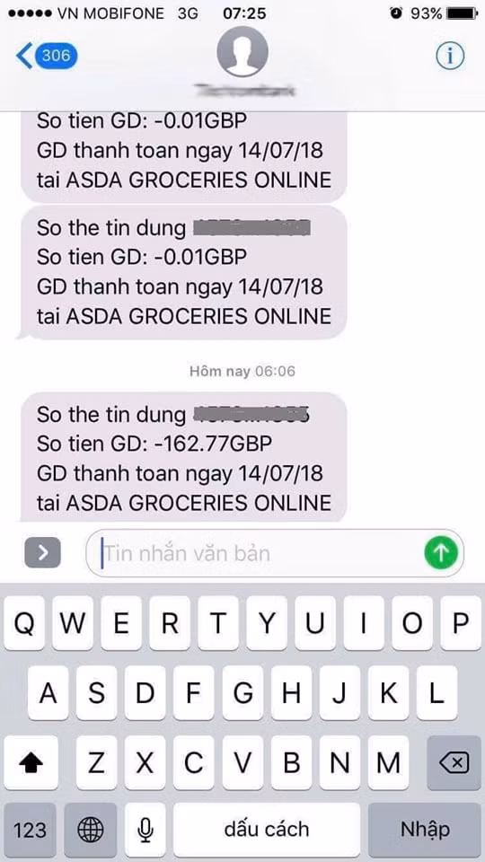 Những tin nhắn thông báo biến động số dư tài khoản được gửi đến điện thoại anh D.B vào sáng sớm.