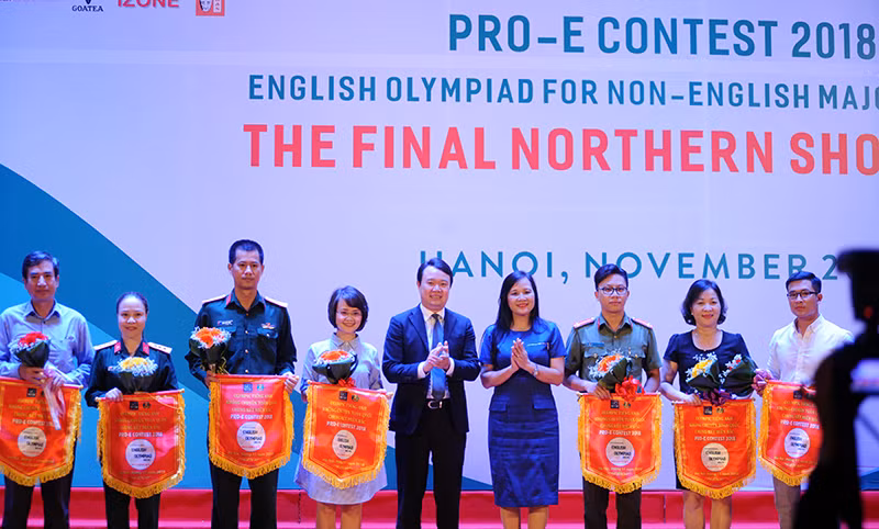 Pro-E Contest 2018 mang đến cơ hội cho các bạn sinh viên không chuyên tiếng Anh thể hiện sự bản lĩnh, tự tin và niềm đam mê với ngoại ngữ.