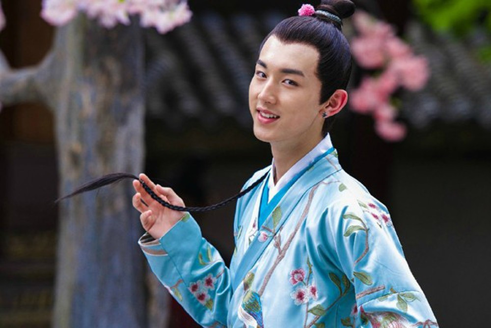 Bắt đầu nổi tiếng với vai Dương Nghiêm trong 